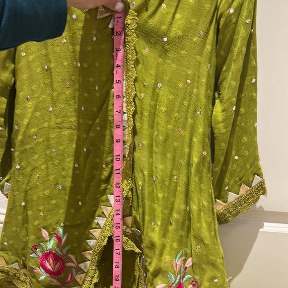 Lime green Ansab Jahangir 3 piece size small Pakistani eid outfit. - Picture 8 of 9
